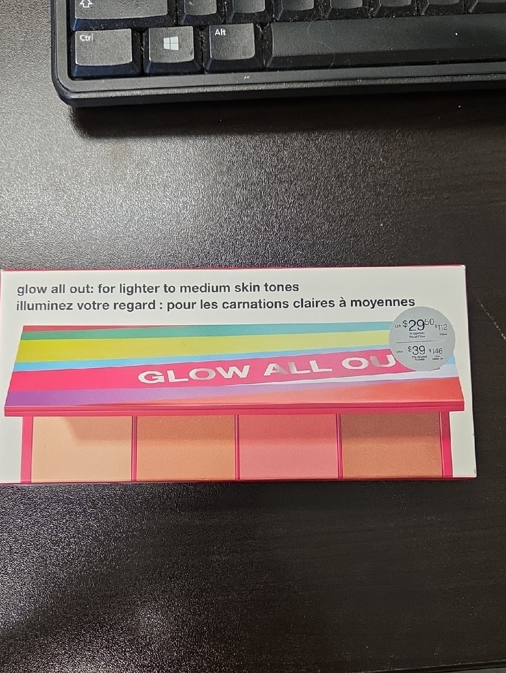 Clinque Glow all Out Limited Edition Face Palette for Light to Medium Skin NWT - Picture 3 of 8